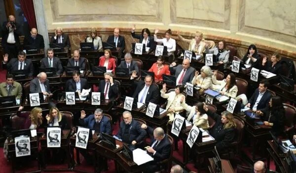 600x400_pornimidad-senado-convirtio-ley-aumento-para-jubilados-1092182-174814 copia